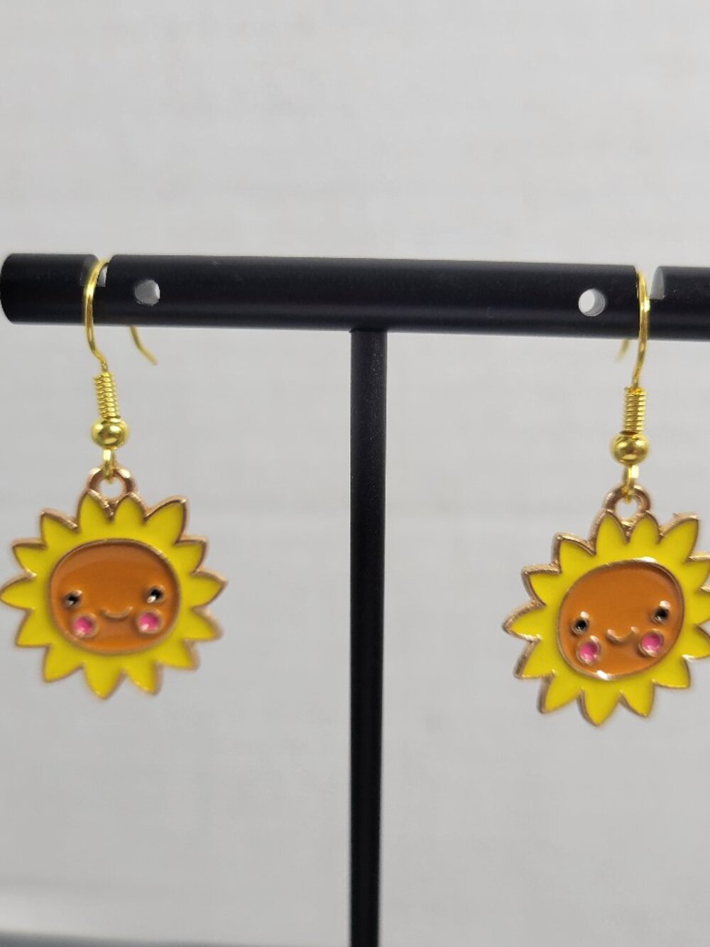 Cute Sunflower Dangle Earrings Happy Face Enamel Summer Floral Gold Tone E108E